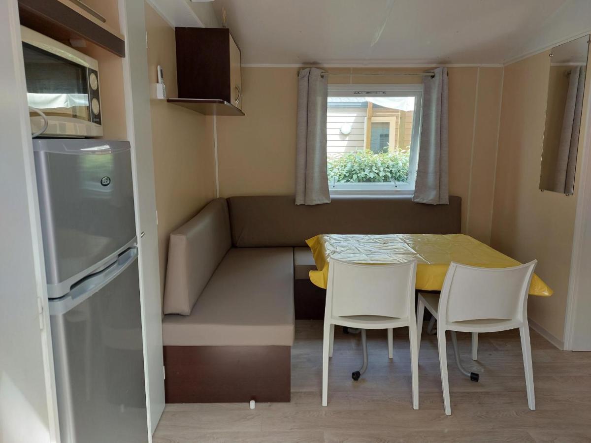 Mobil Home Tout Confort 6 Personnes Climatise Au Pied Du Luberon Ла Рок д'Онтерон Екстериор снимка